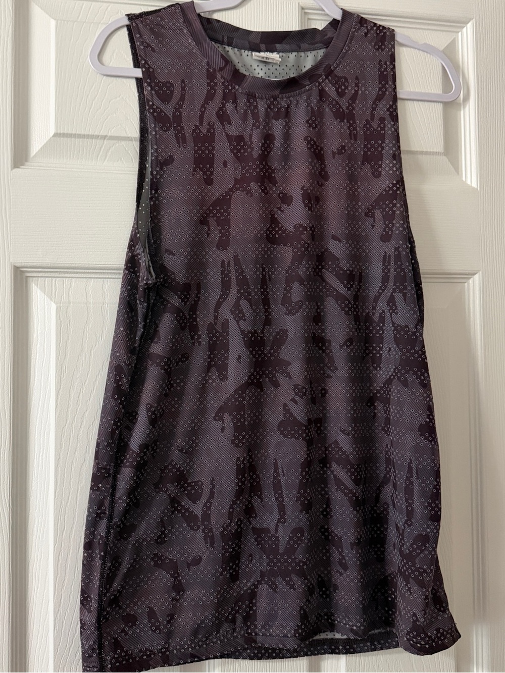ZYIA Active Purple Camo Perforated Mesh Sleeveless Workout Tank Women’s Medium